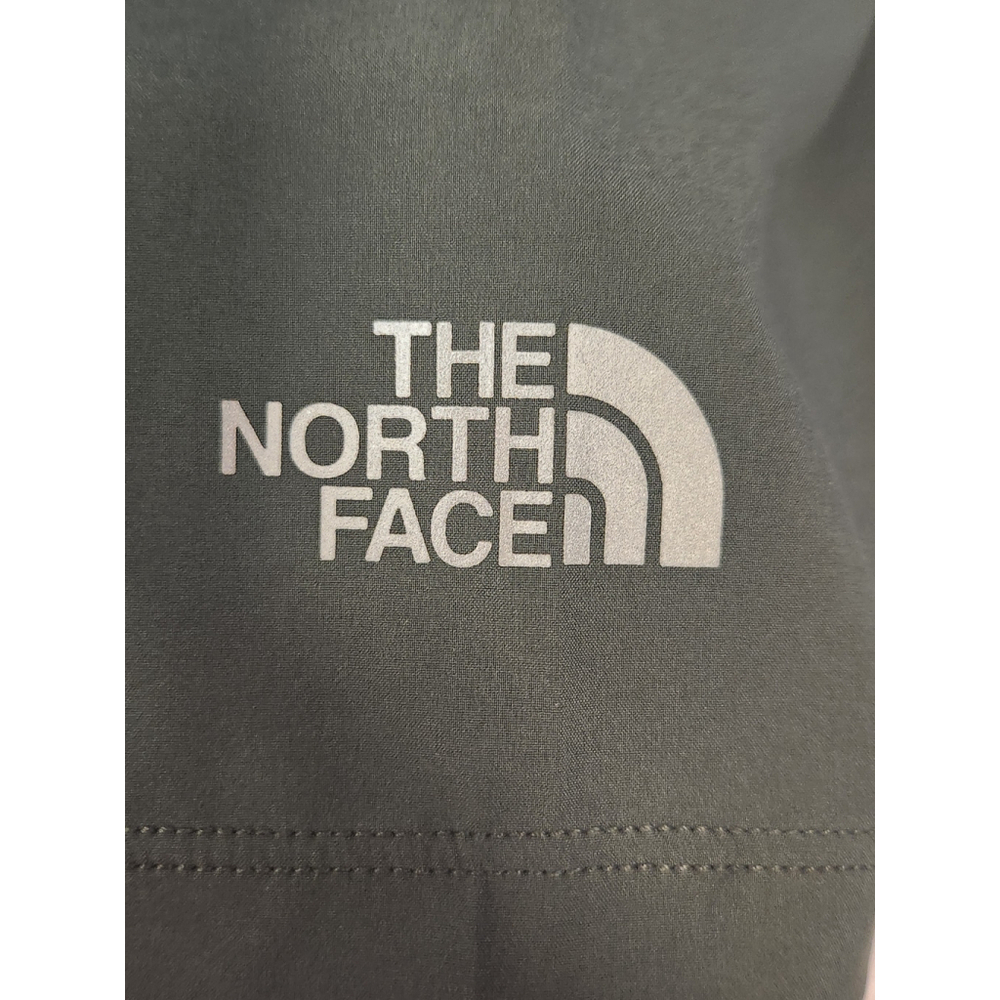 The North Face performance lightweight quarter bu… - image 9
